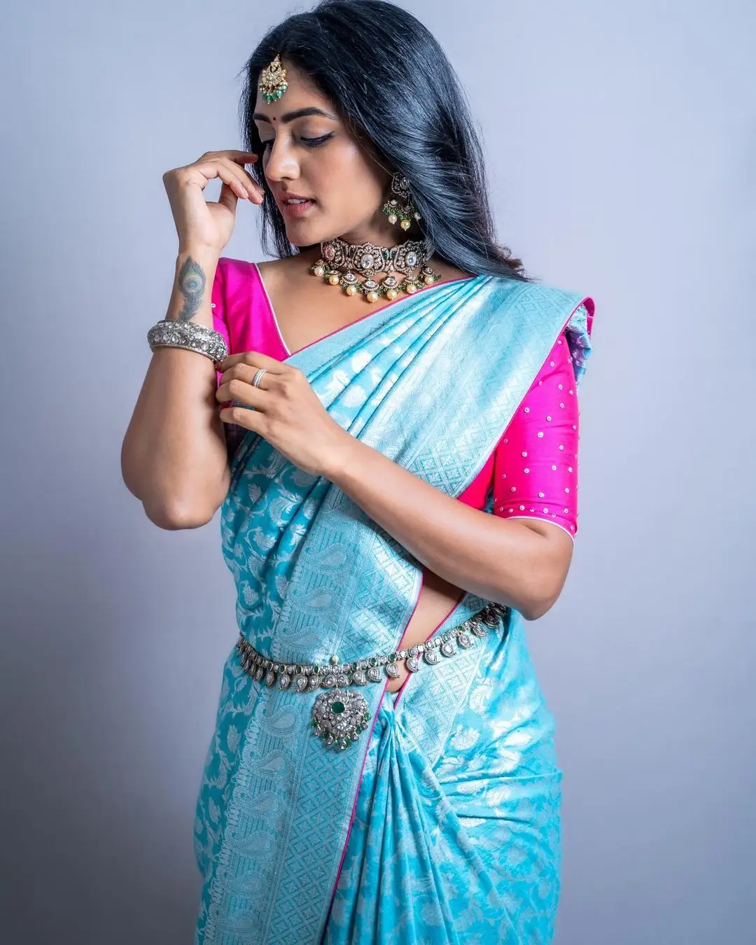 EESHA REBBA IN SOUTH INDIAN TRADITIONAL BLUE SAREE PINK BLOUSE 3